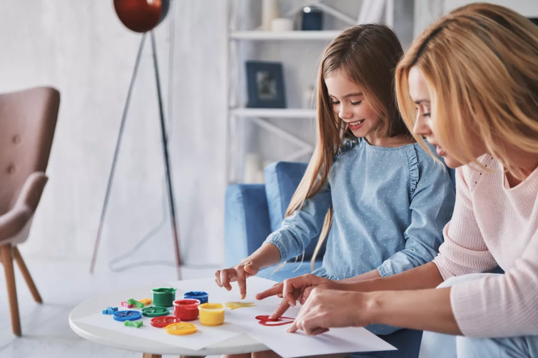enjoying-drawing-together-mother-daughter-painting-with-fingers-smiling-while-spending-time-home