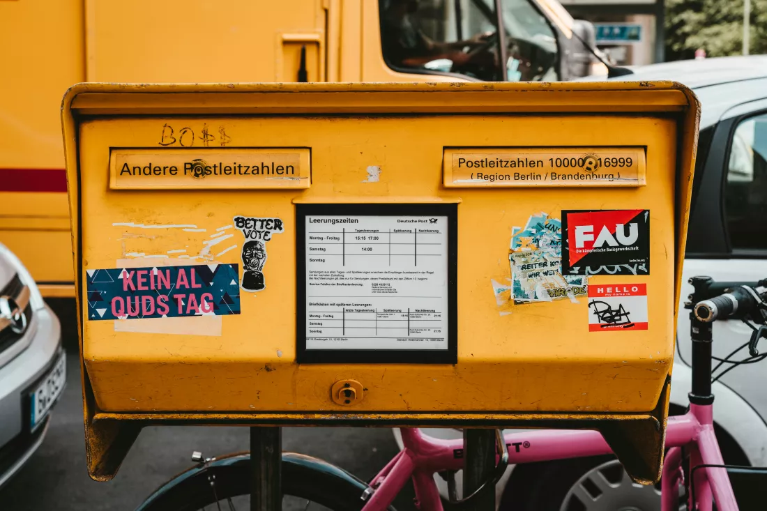 claudio-schwarz-AHZkh0hhXIE-unsplash