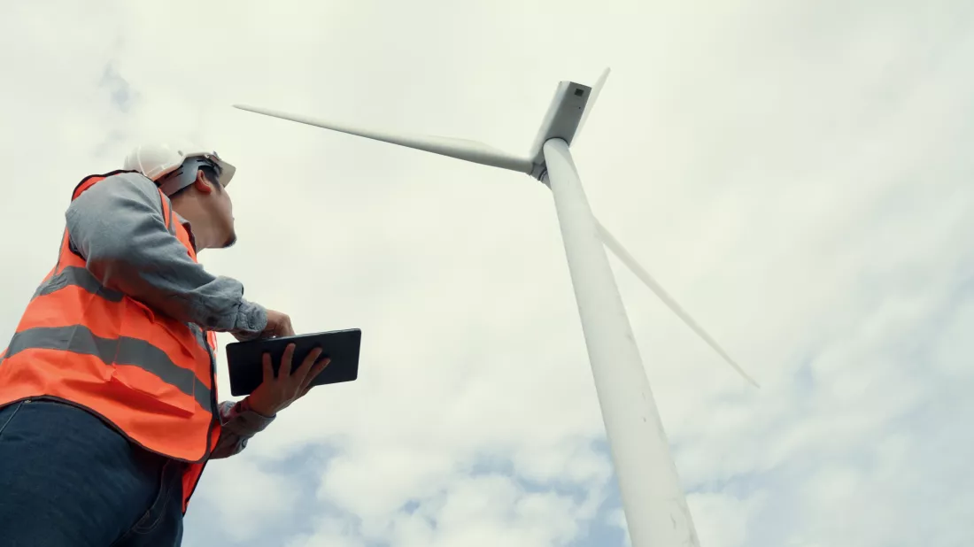 engineer-working-wind-turbine-with-sky-background-progressive-ideal-future-production-renewable-sustainable-energy-energy-generation-from-wind-turbine