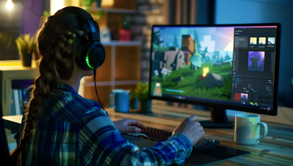 female-game-developer-working-computer