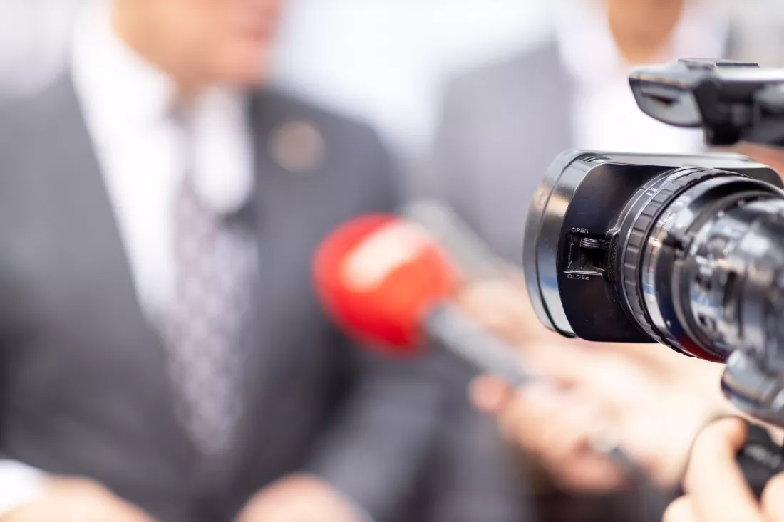 filming-media-interview-news-press-conference-with-television-camera