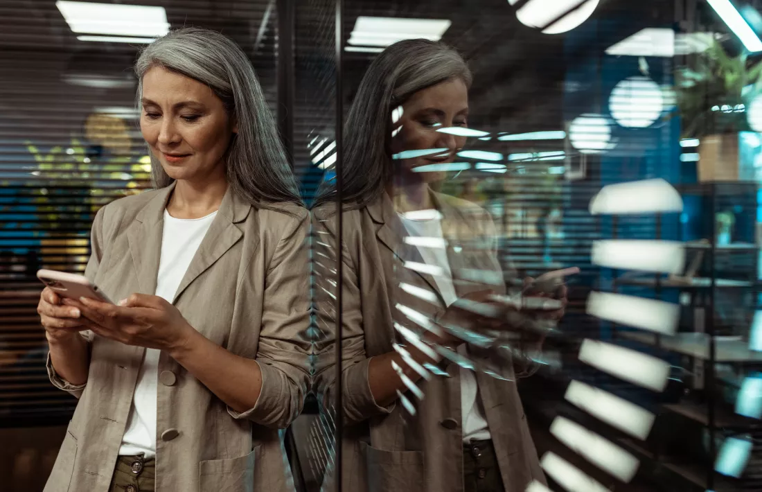 young-woman-using-mobile-phone(1)