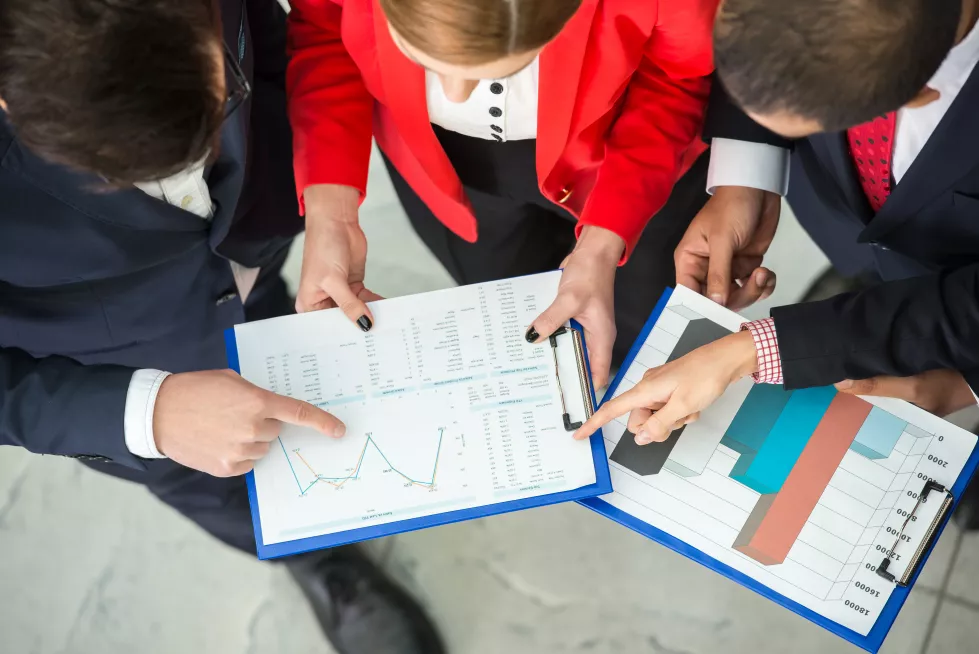 multi-ethnic-team-meeting-are-discussing-project