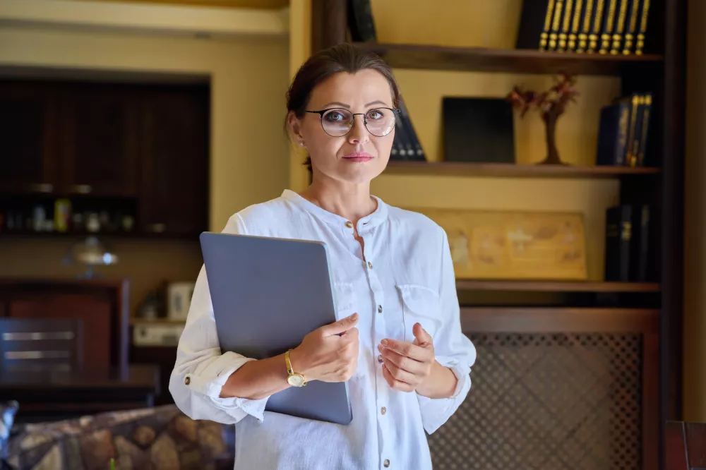 portrait-mature-business-woman-glasses-with-laptop-her-hands