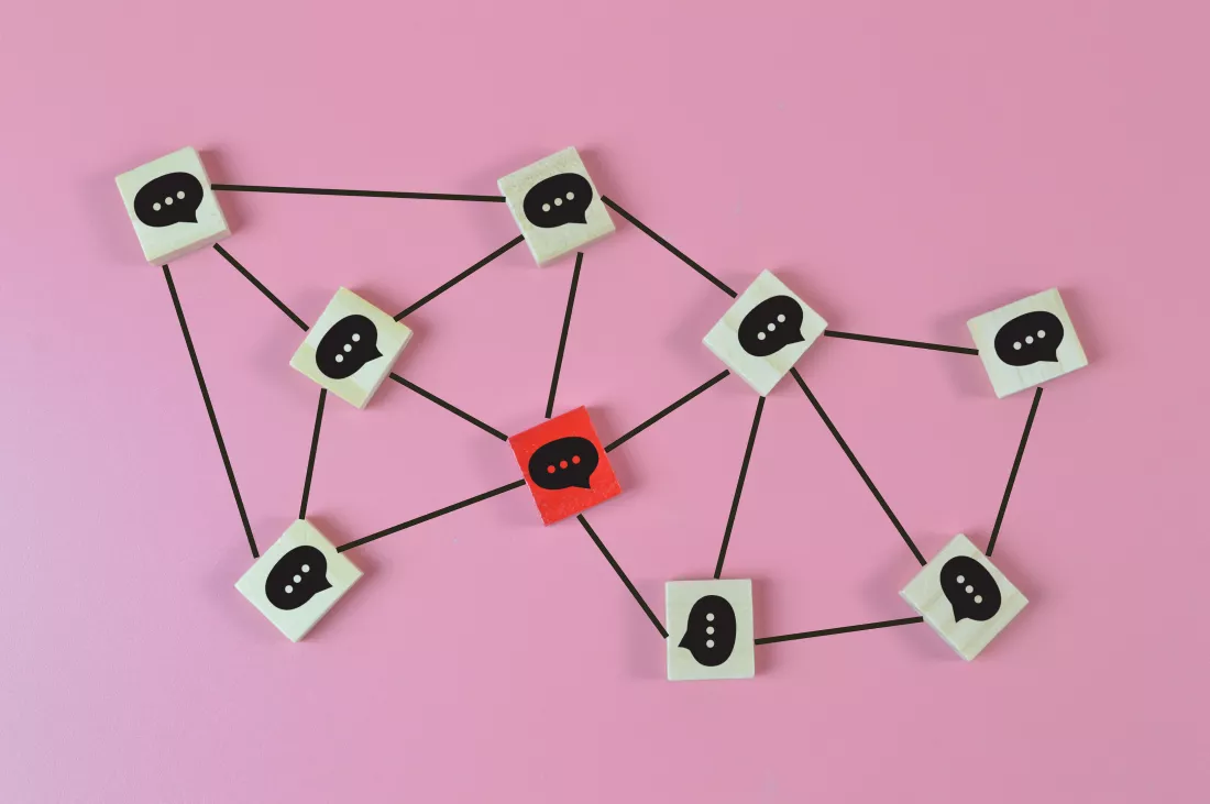 wooden-block-with-speech-bubble-symbols-linked-each-others-social-networking-online-communication-concept