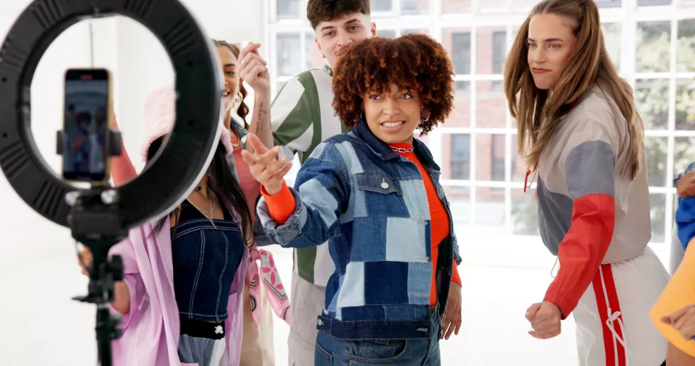 smile-people-live-streaming-with-camera-indoor-photography-social-media-post-influencer-vlog-happy-friends-fashion-broadcast-filming-update-content-creator-memory-together
