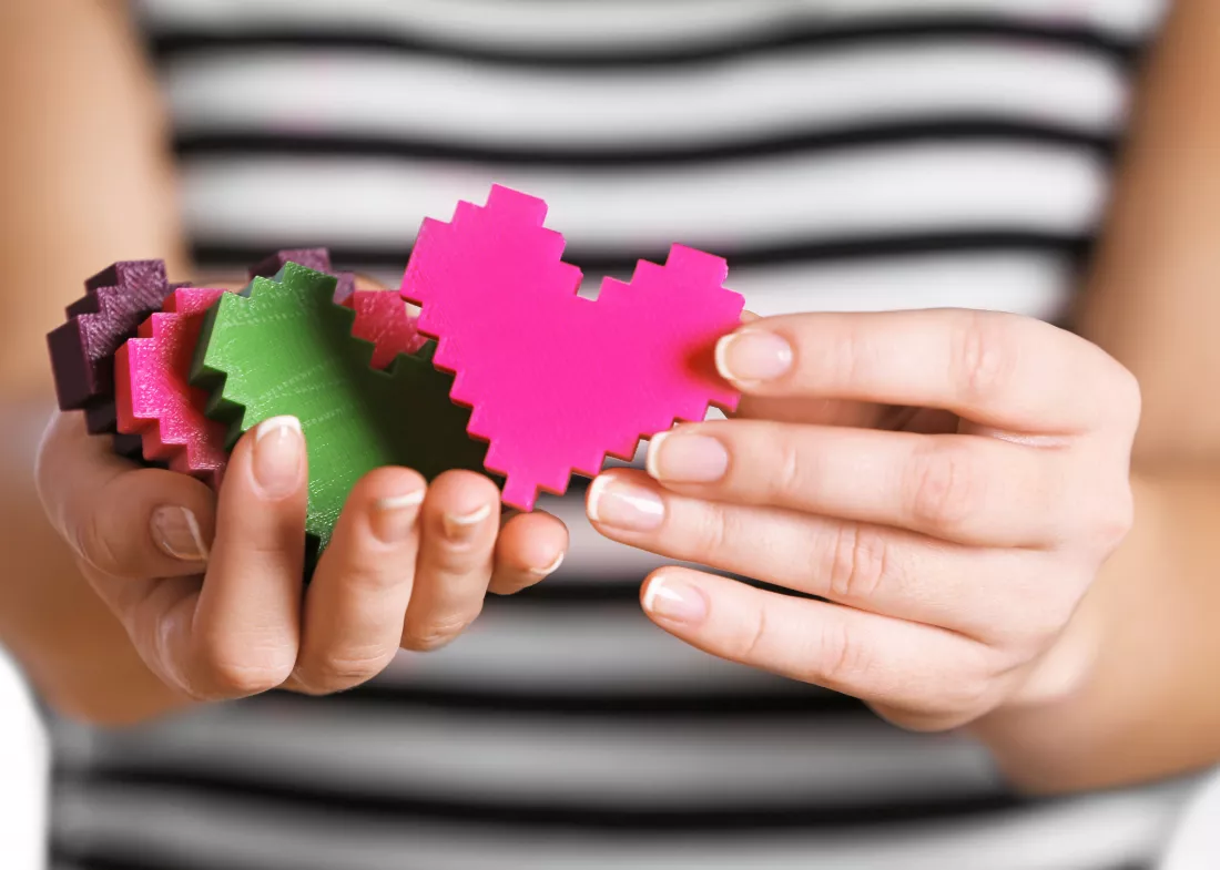 closeup-plastic-puzzle-hearts-female-hands