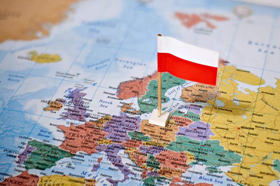 poland-world-map-with-flag