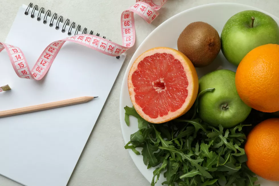 weight-loss-accessories-white-textured-close-up