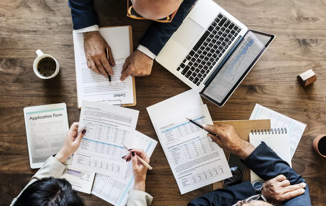 group-business-people-having-meeting
